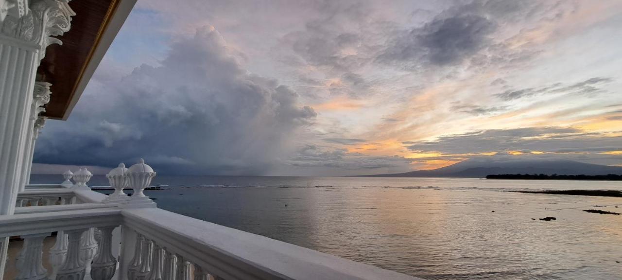 Gili Beachfront Suites Gili Trawangan Zewnętrze zdjęcie